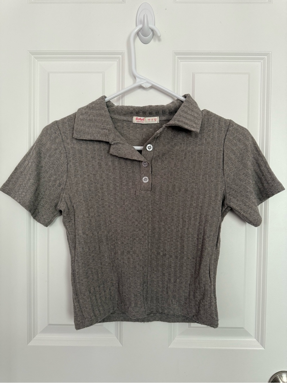 ROMWE Ribbed Knit Polo in Light Taupe